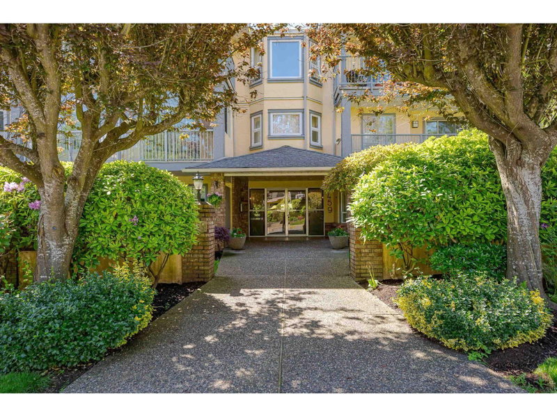 205 - 1459 BLACKWOOD Street, White Rock, V4B3V6 | Image 2