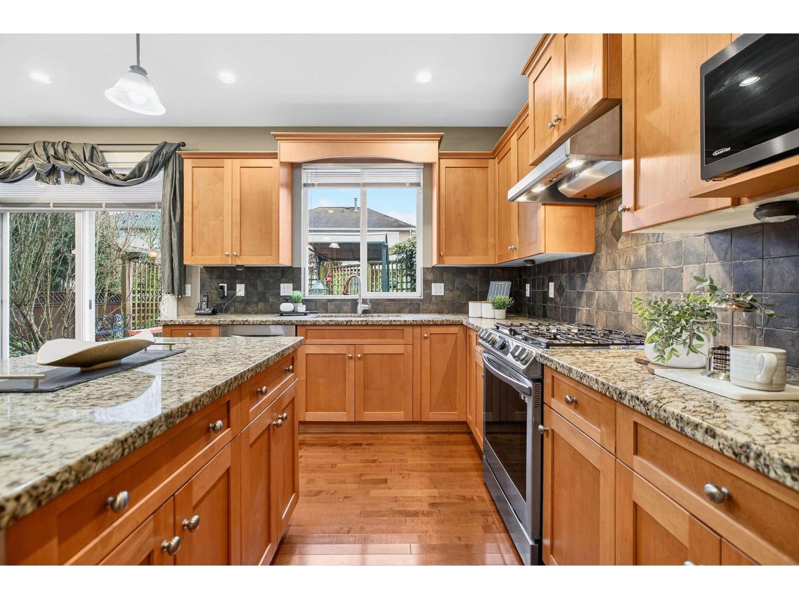 7134 196A STREET Image 15