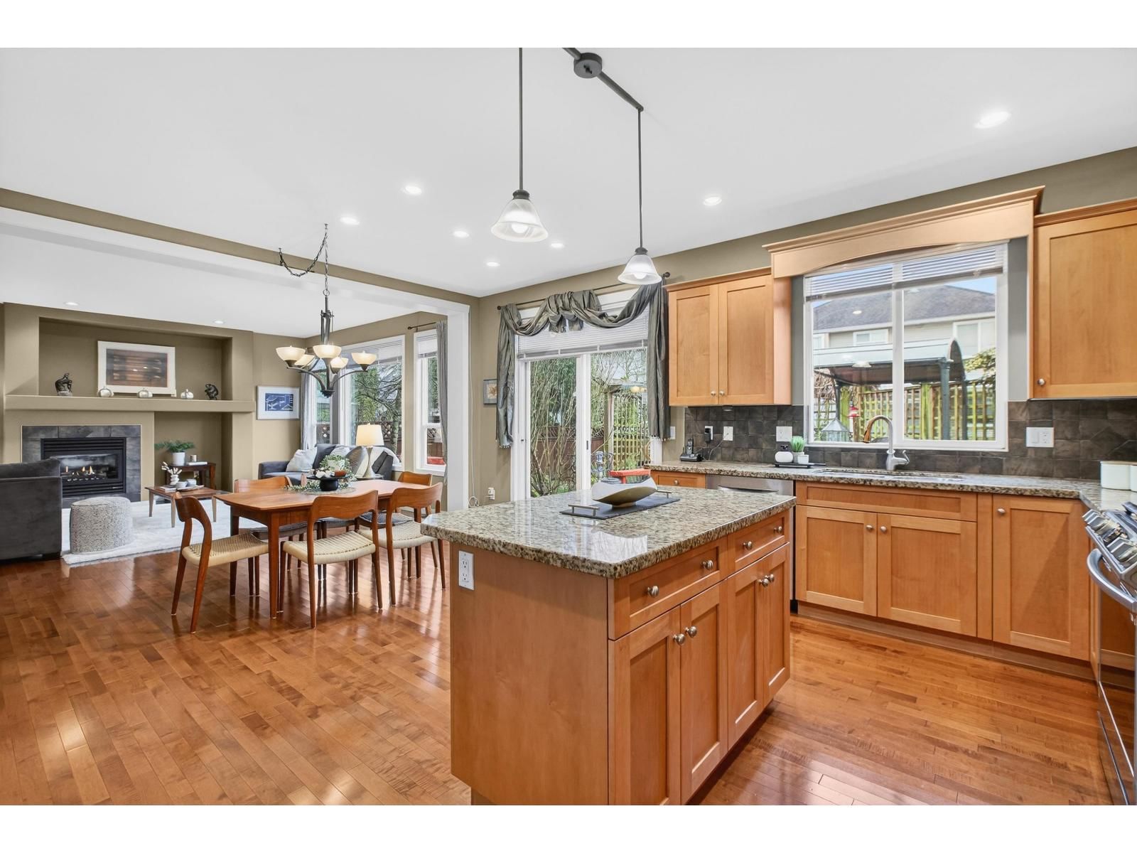 7134 196A STREET Image 16