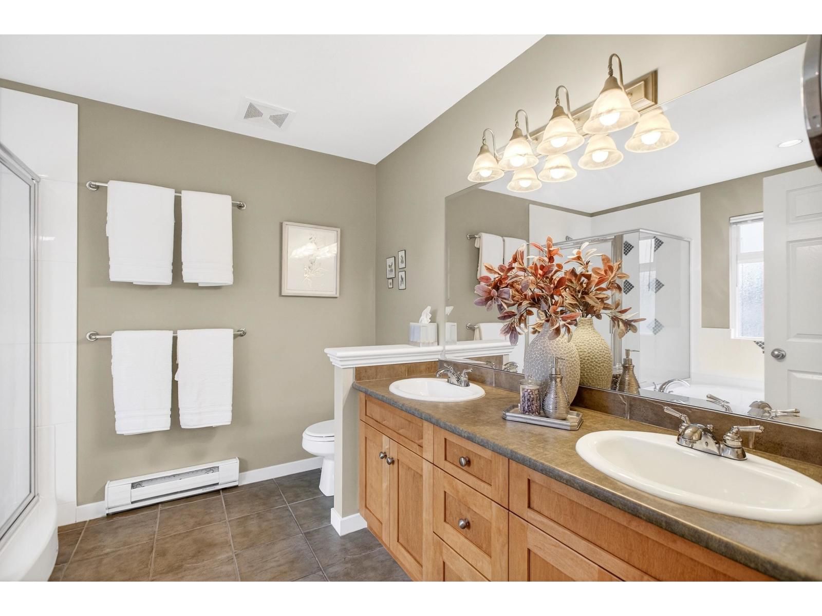 7134 196A STREET Image 23