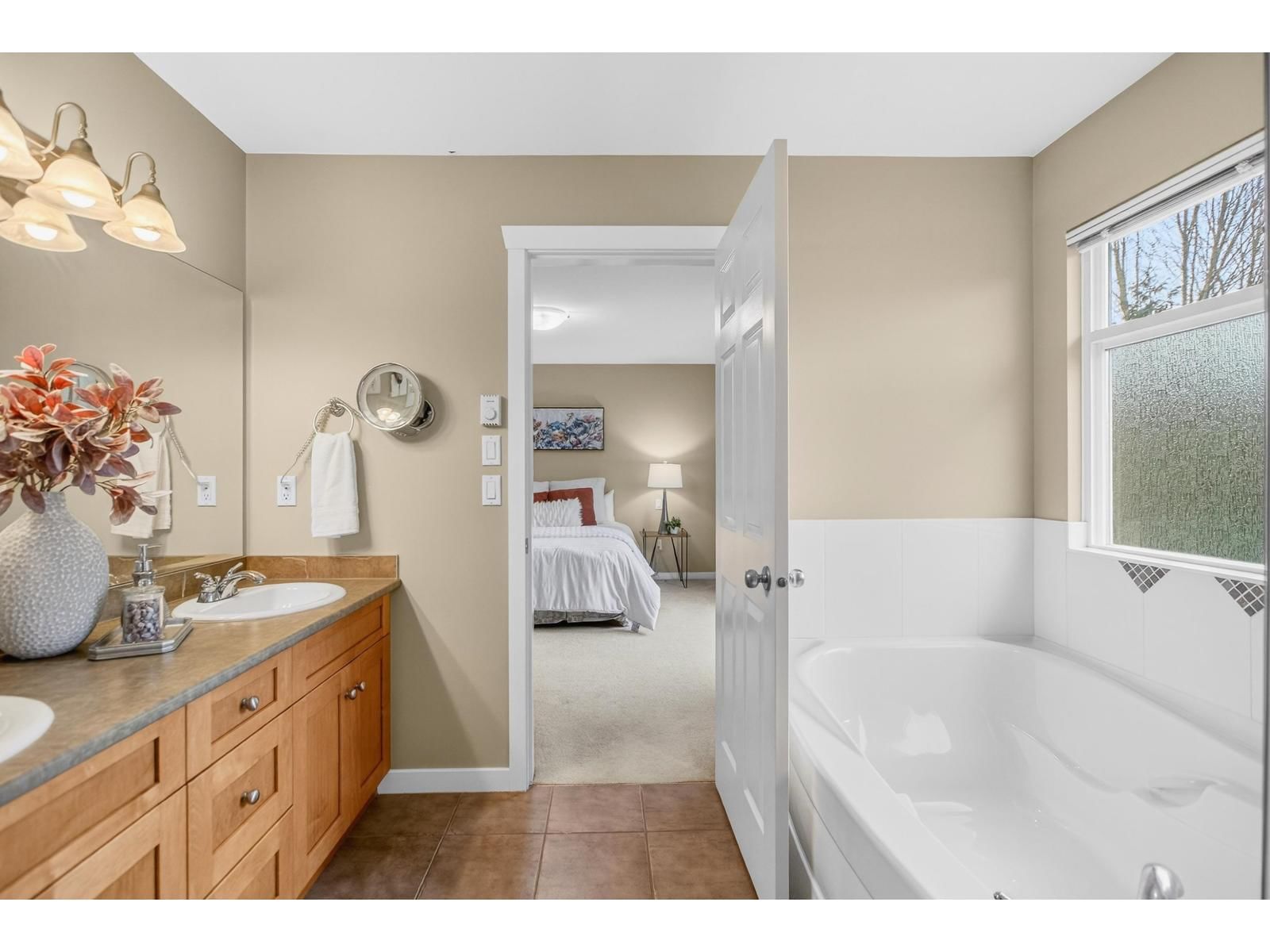 7134 196A STREET Image 25