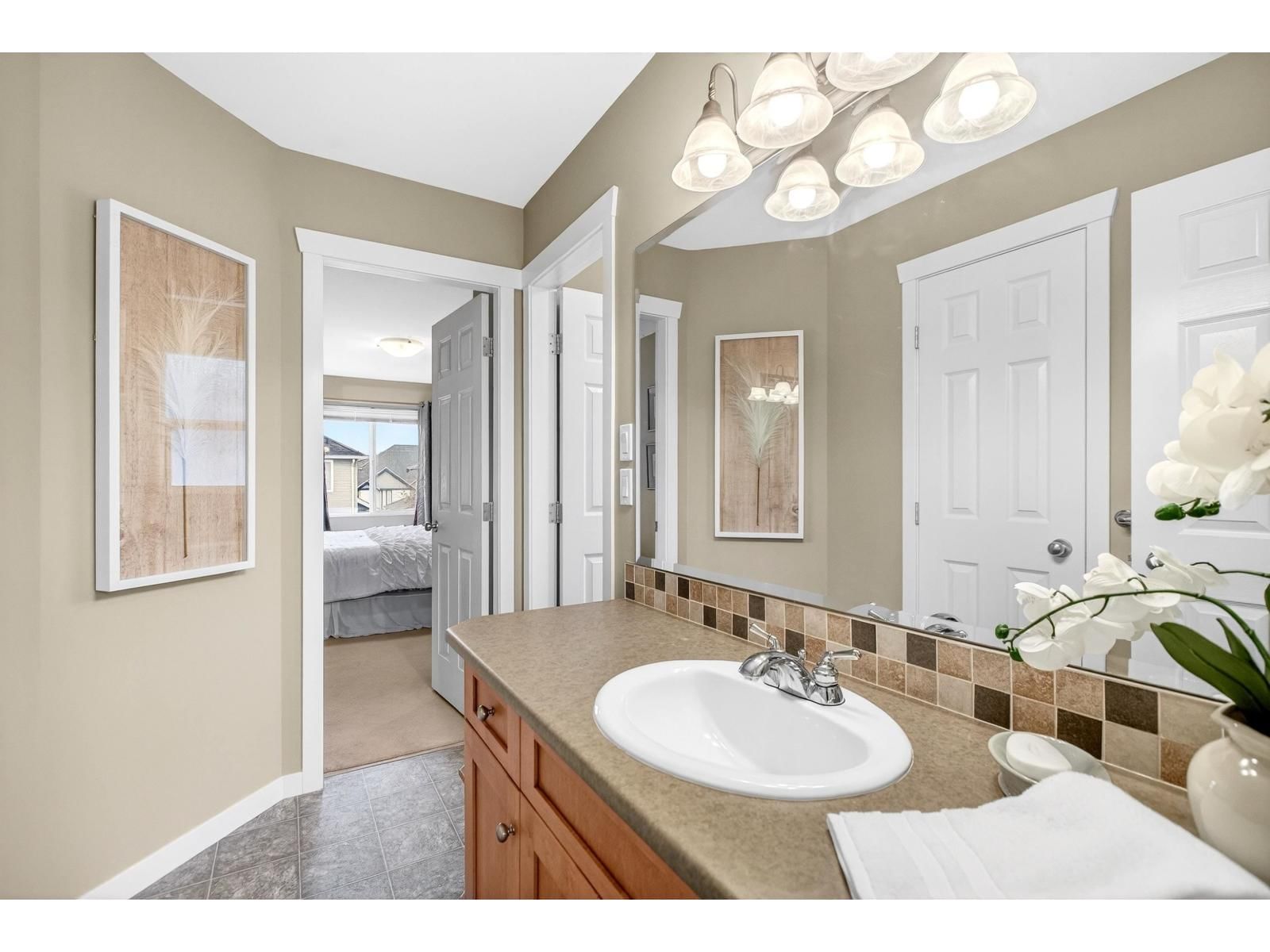 7134 196A STREET Image 27