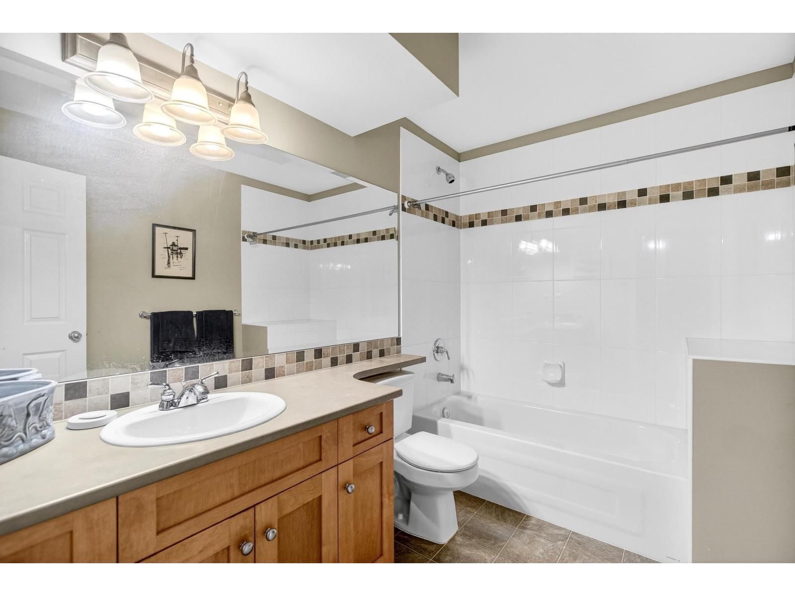 7134 196A STREET Image 33