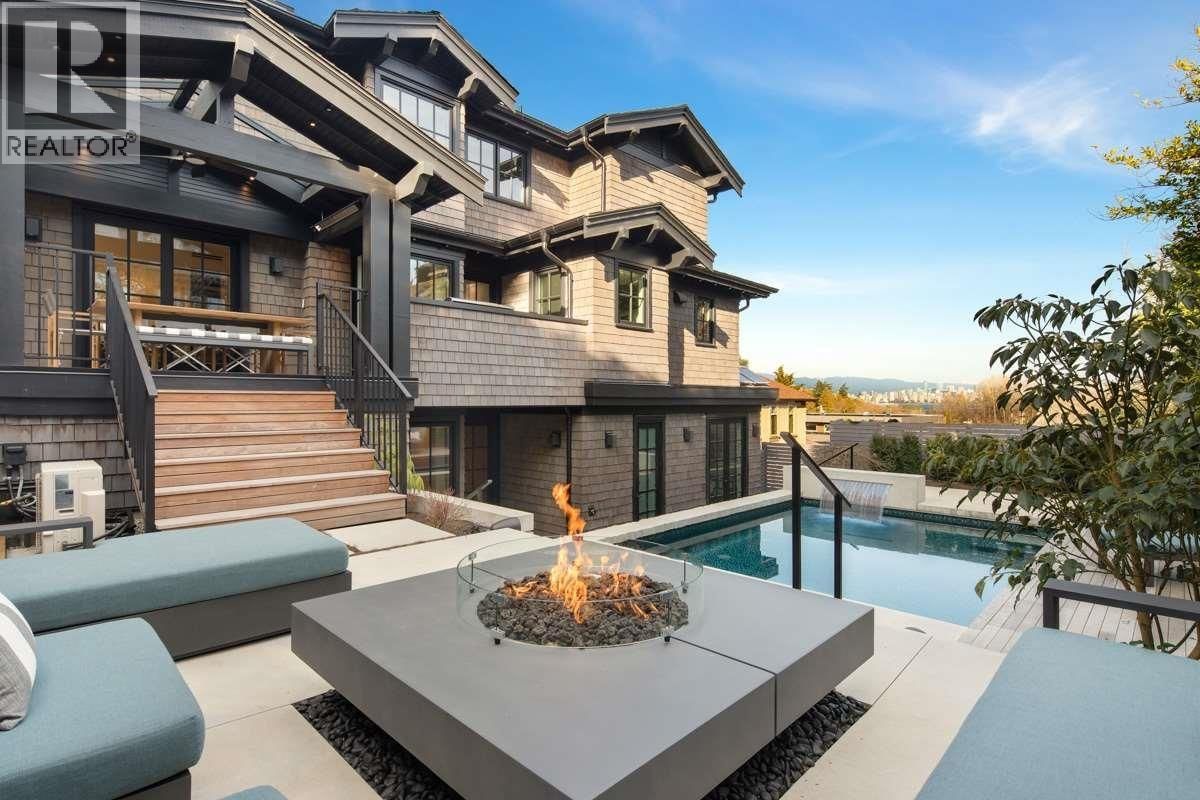 4546 LANGARA Avenue, Vancouver, British Columbia V6R 1C8