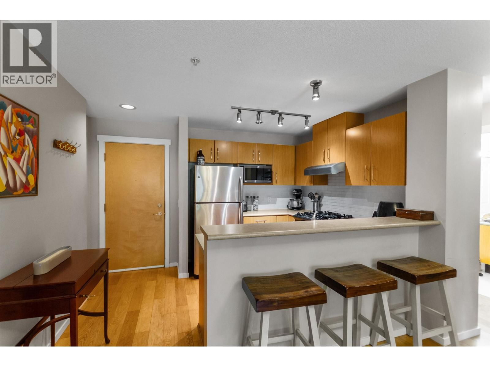 315 - 400 KLAHANIE DRIVE Image 10