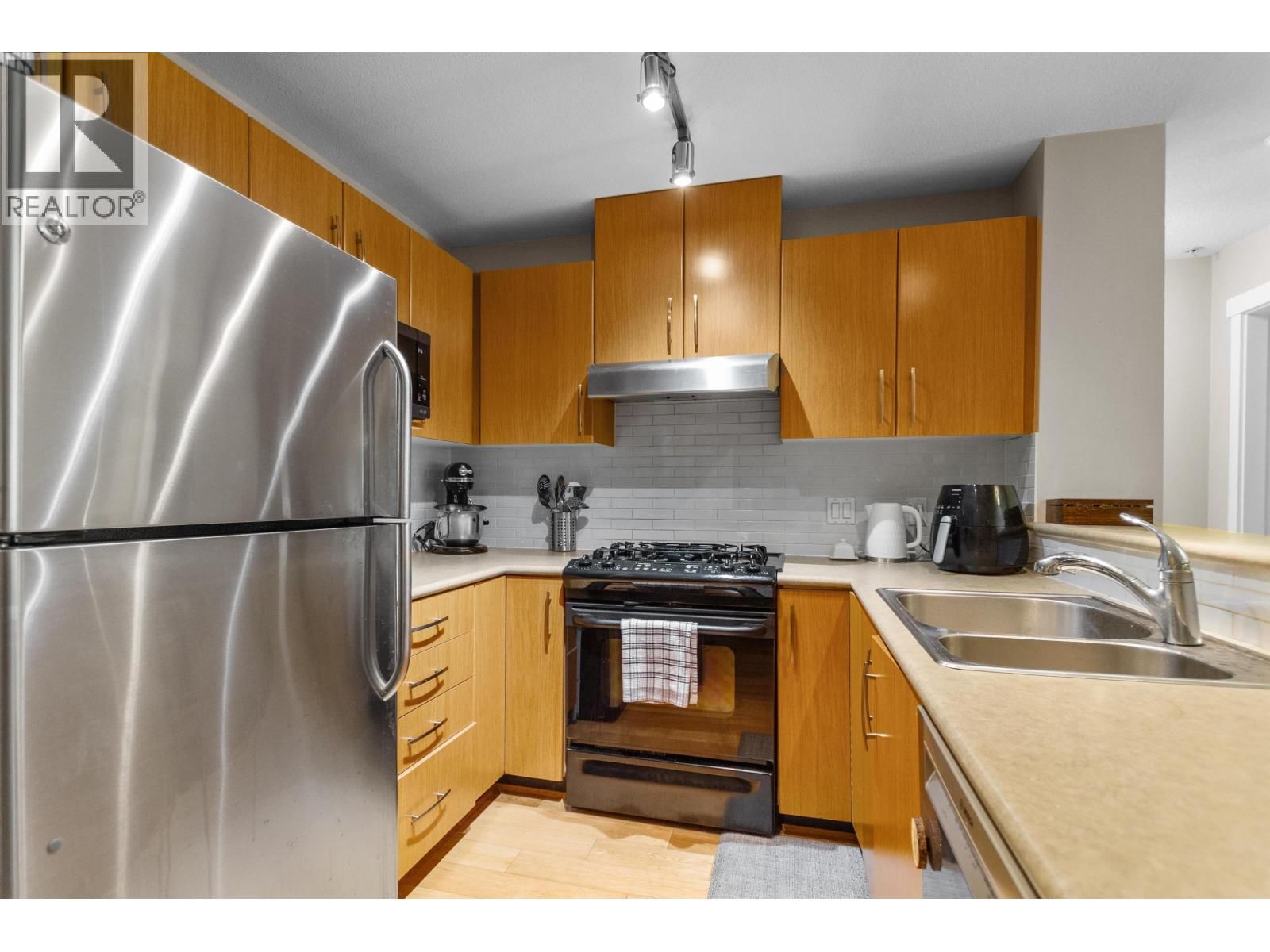 315 - 400 KLAHANIE DRIVE Image 11