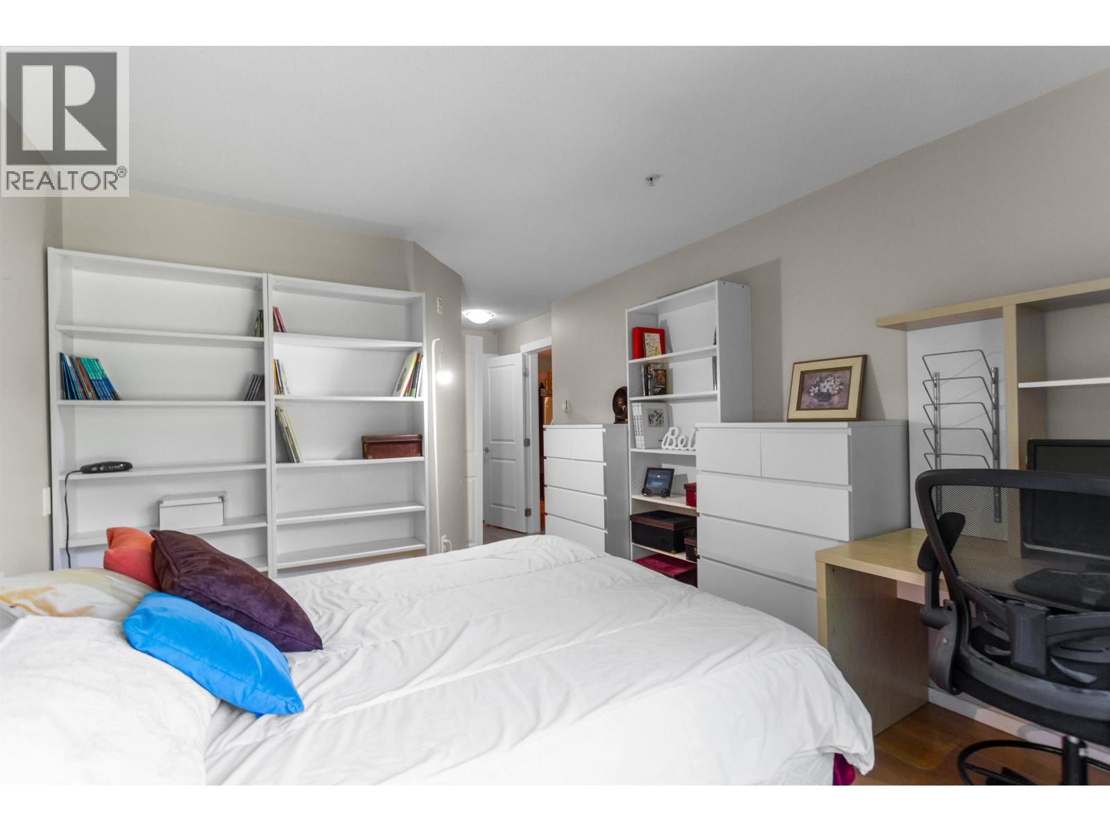 315 - 400 KLAHANIE DRIVE Image 13