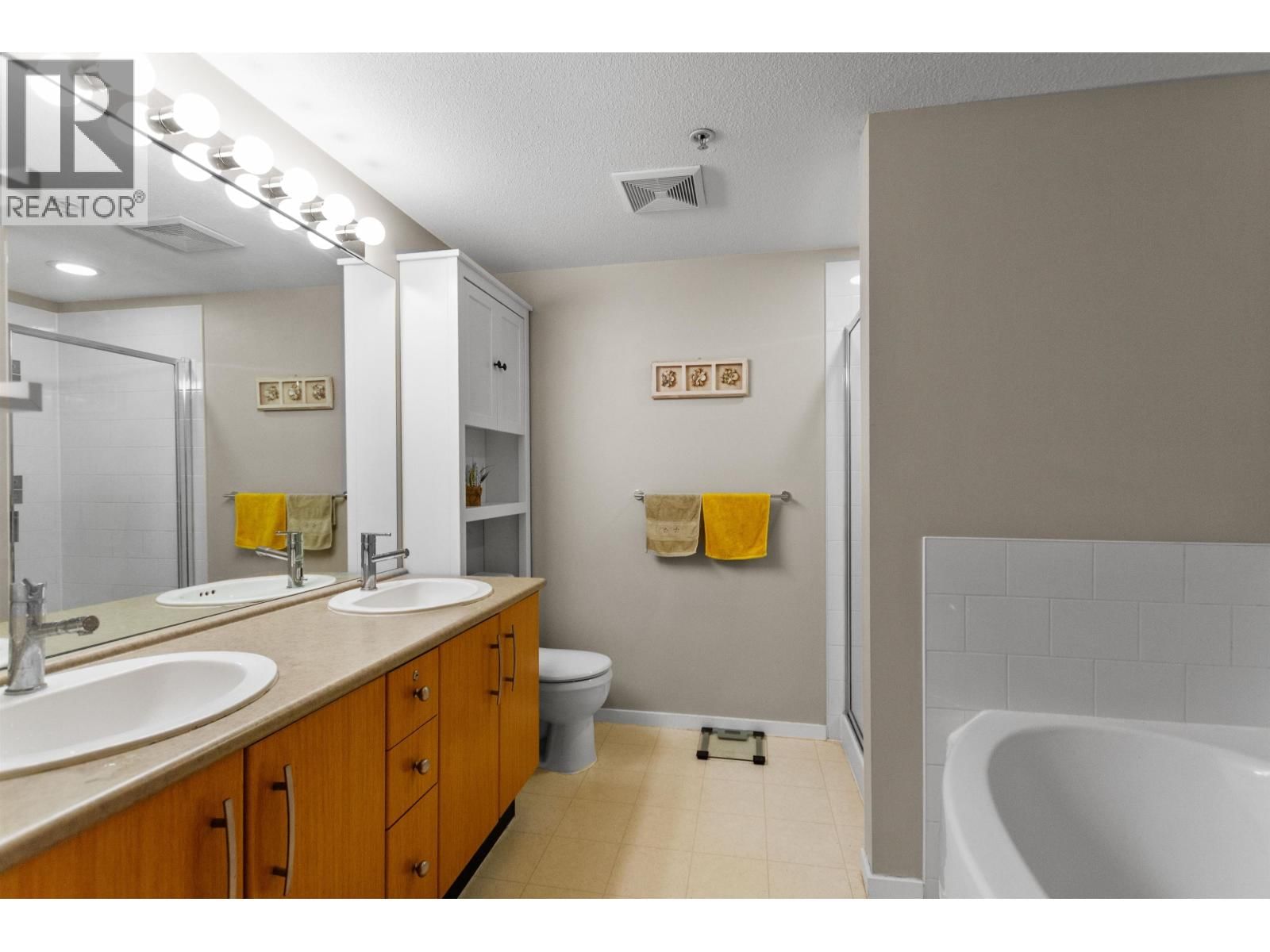 315 - 400 KLAHANIE DRIVE Image 14