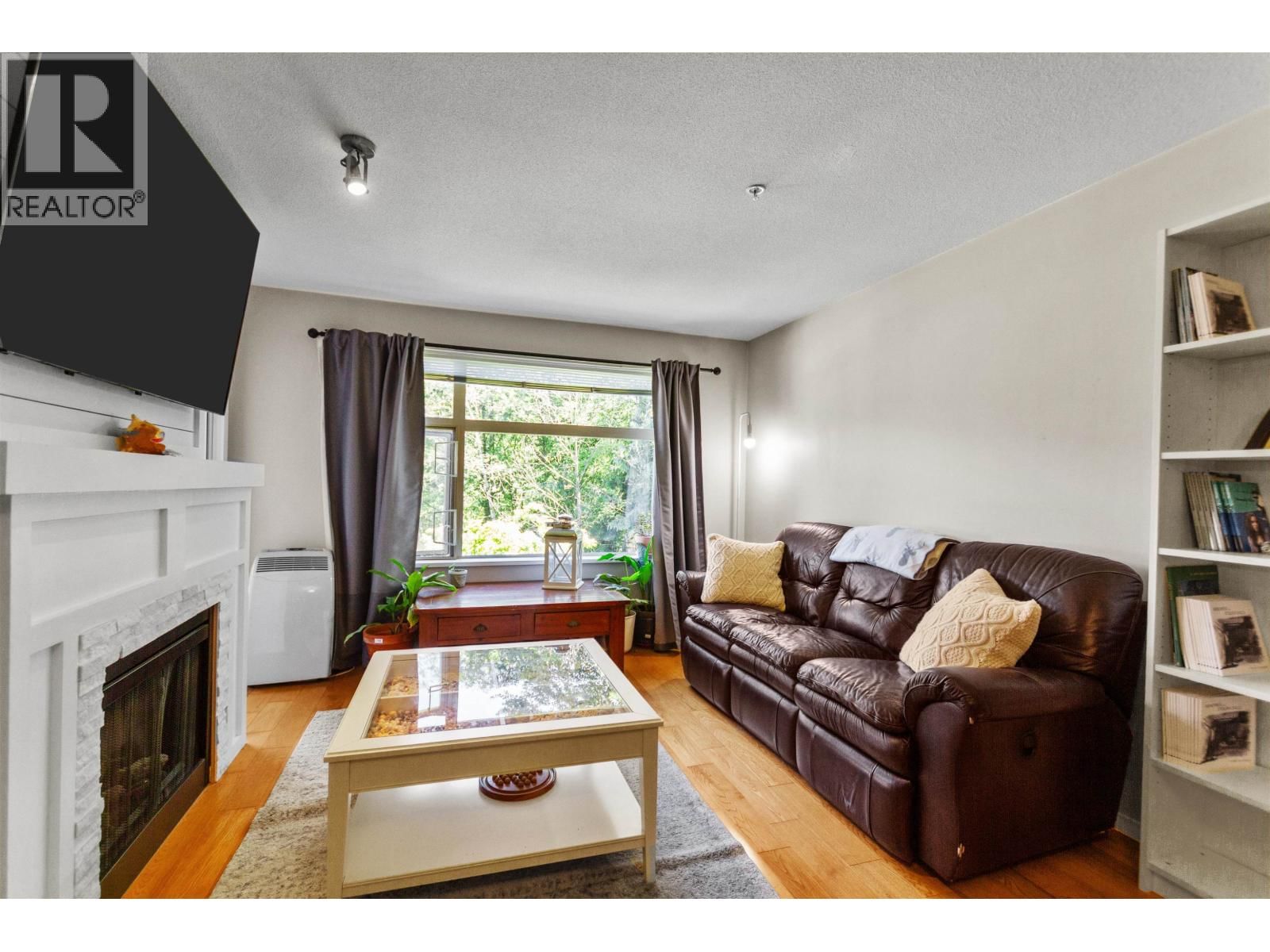 315 - 400 KLAHANIE DRIVE Image 3