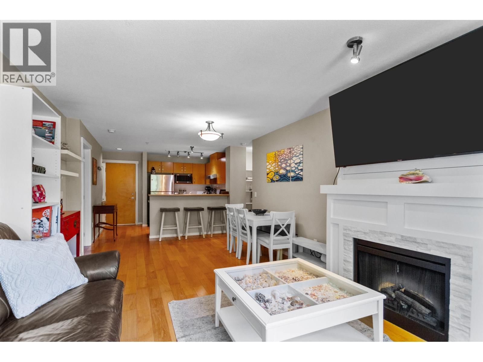 315 - 400 KLAHANIE DRIVE Image 7