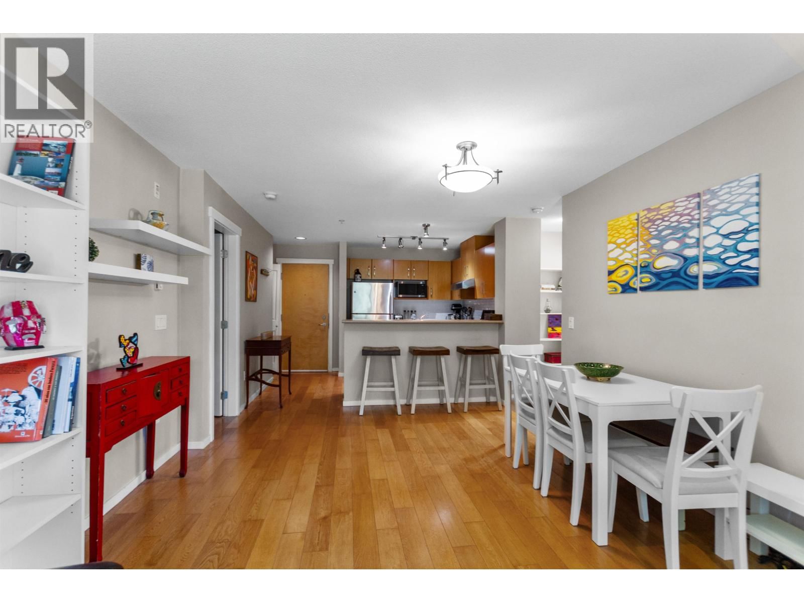 315 - 400 KLAHANIE DRIVE Image 8