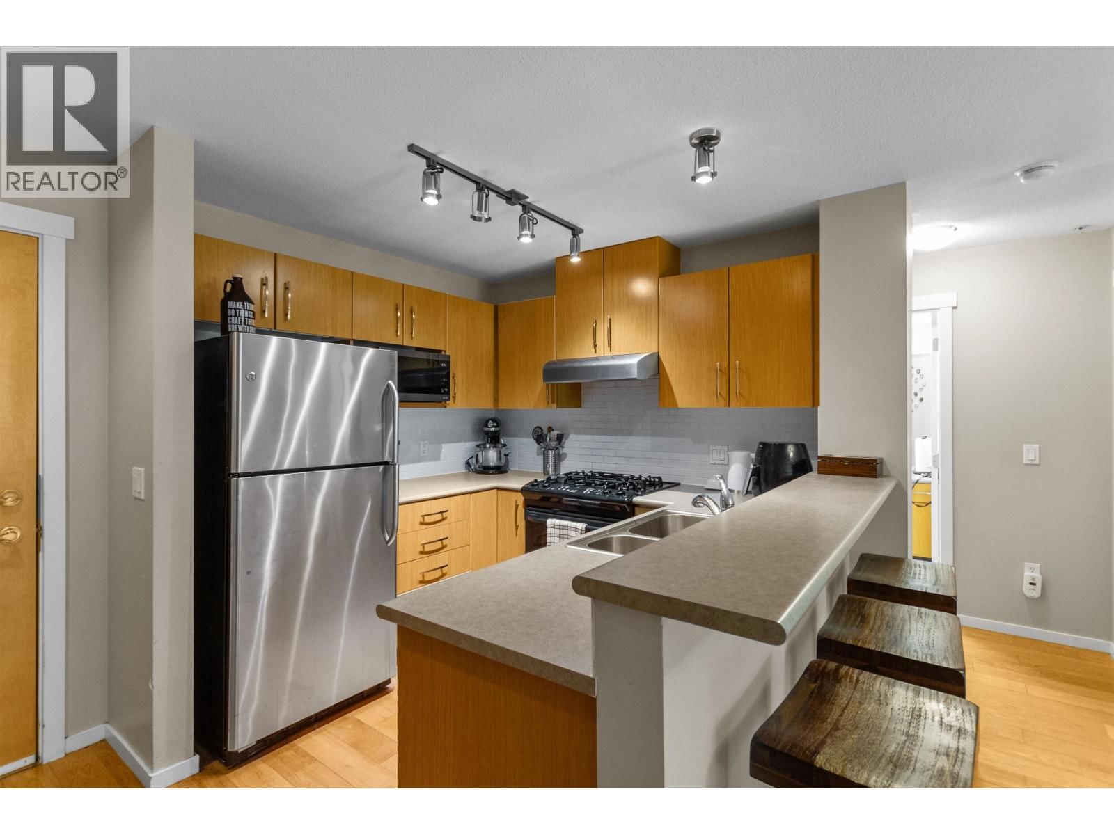 315 - 400 KLAHANIE DRIVE Image 9