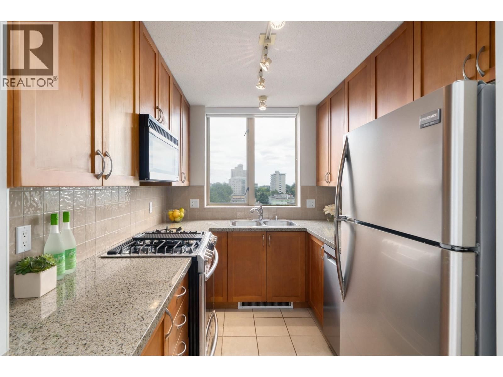 905 - 1316 11TH AVENUE Image 11