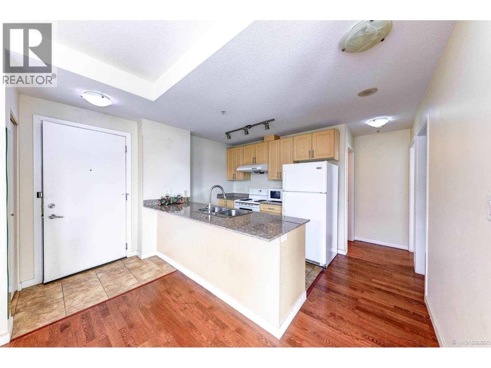 1005 - 6133 BUSWELL STREET Image 16