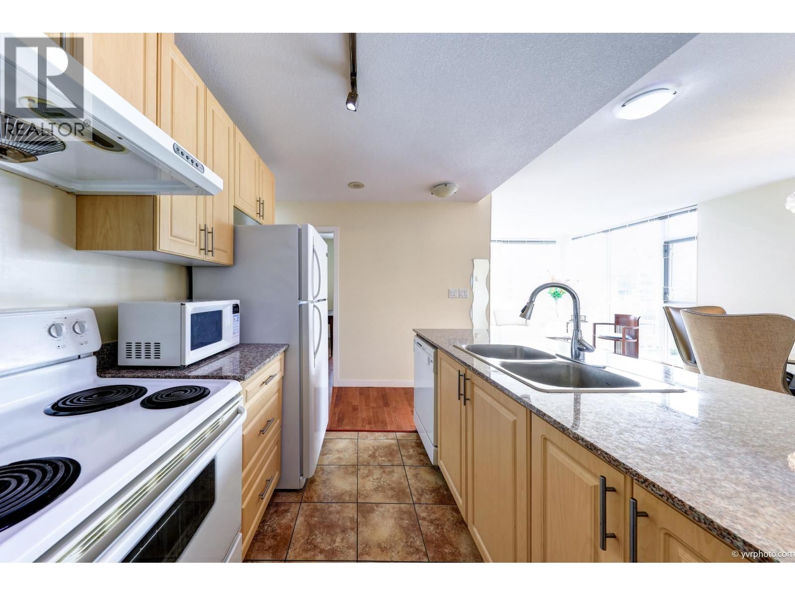 1005 - 6133 BUSWELL STREET Image 17