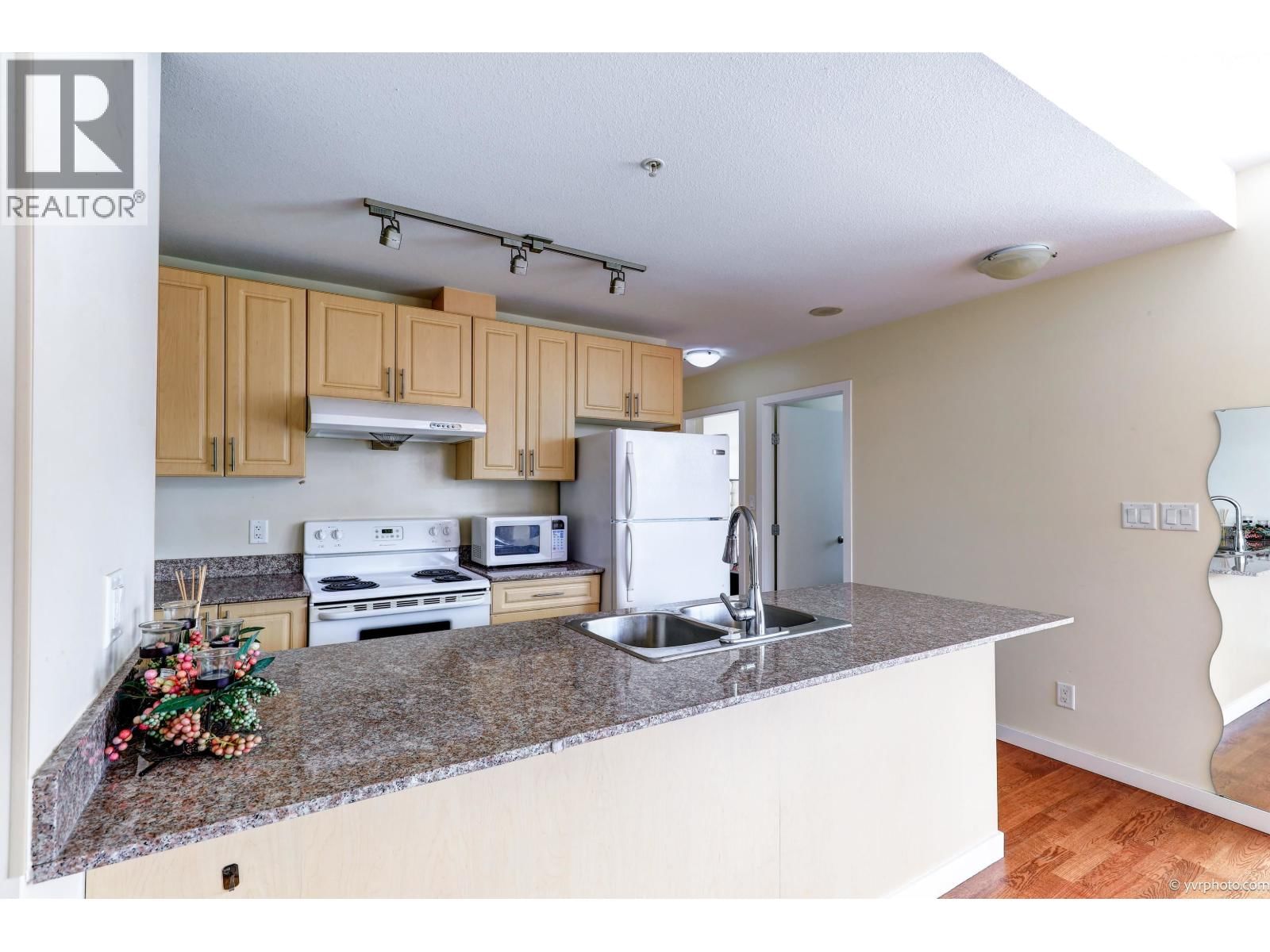 1005 - 6133 BUSWELL STREET Image 3