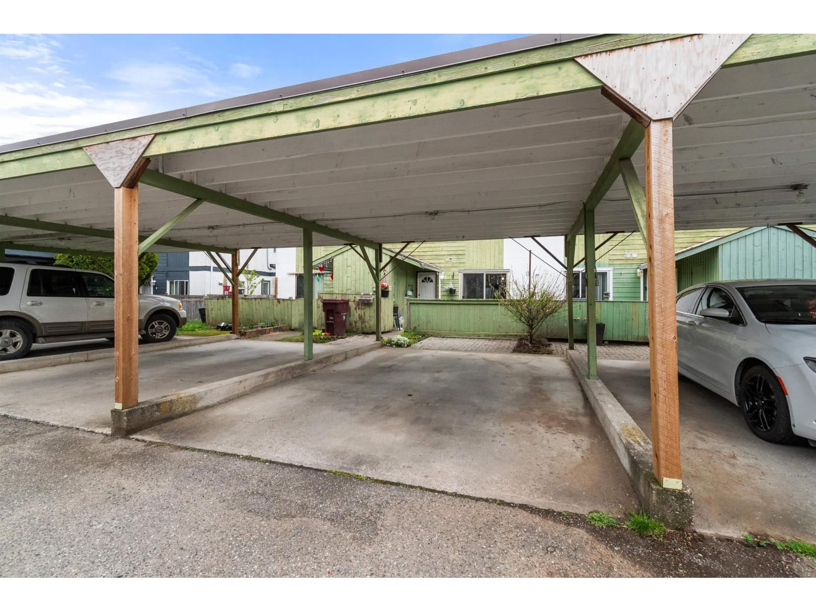 7 - 9342 HAZEL STREET Image 2