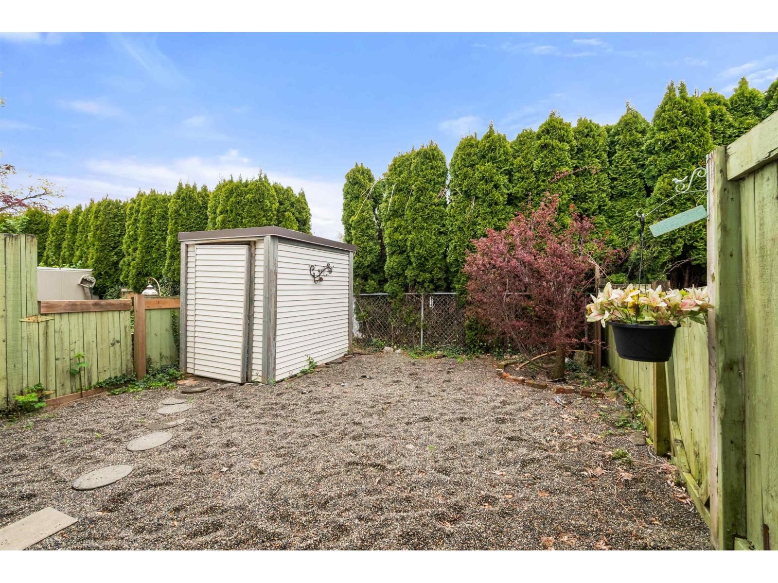 7 - 9342 HAZEL STREET Image 21