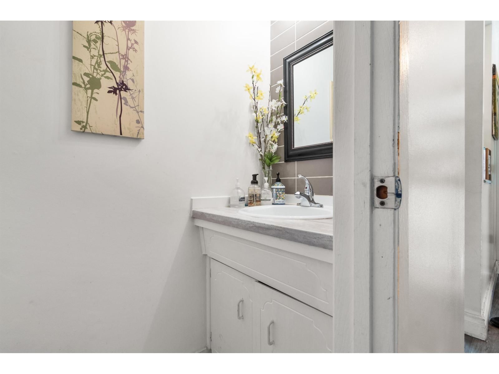 7 - 9342 HAZEL STREET Image 26