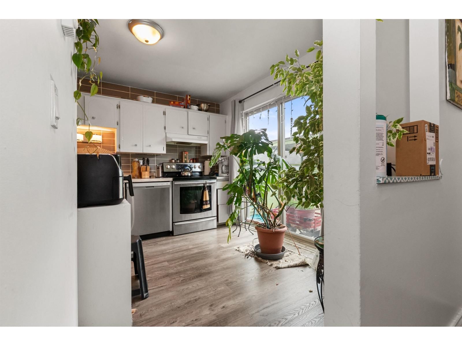 7 - 9342 HAZEL STREET Image 5