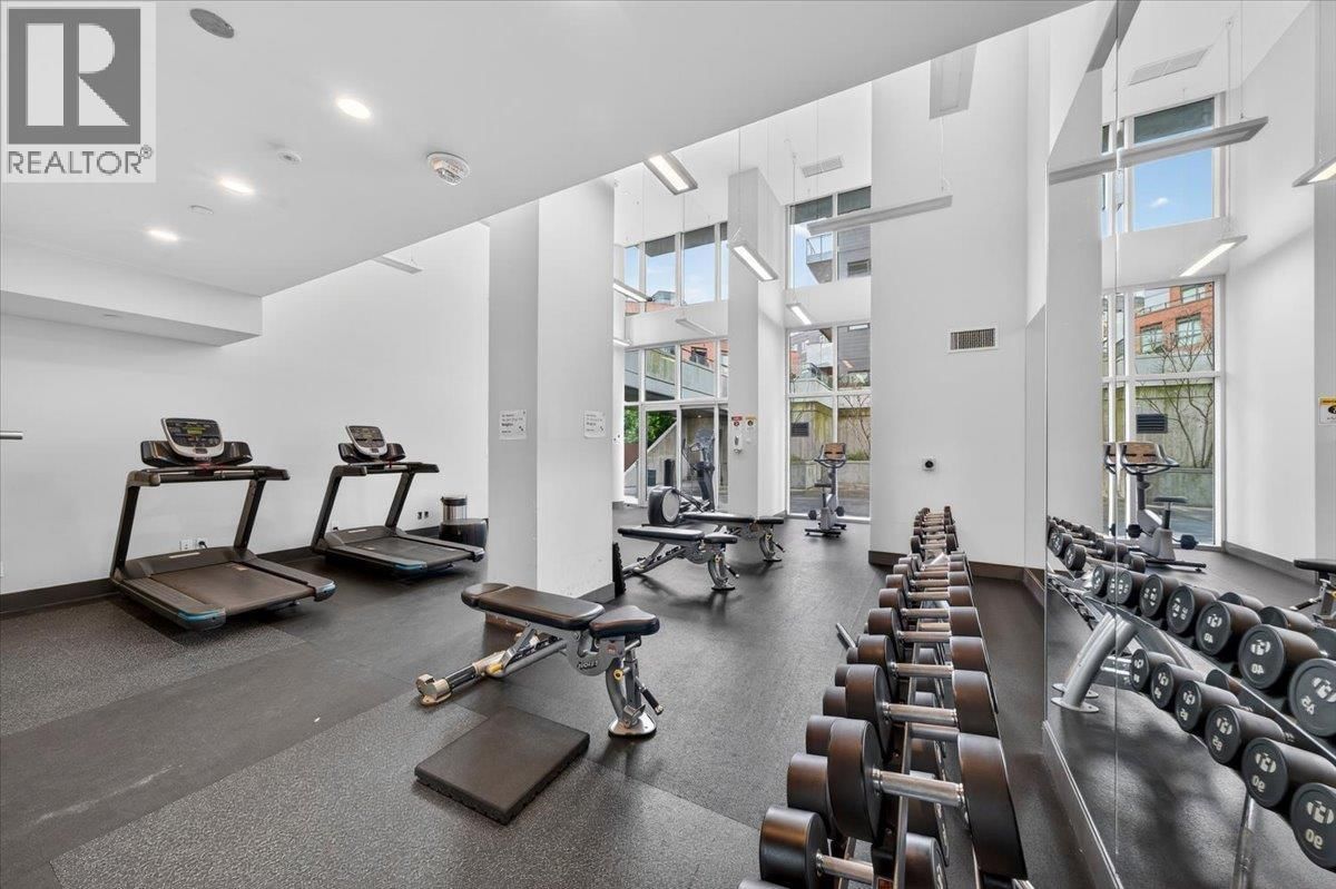 1403 - 3581 KENT AVENUE NORTH AVENUE Image 20