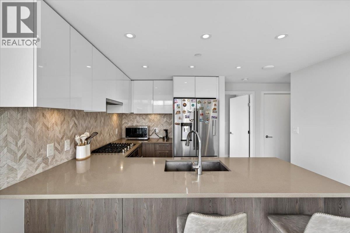 1403 - 3581 KENT AVENUE NORTH AVENUE Image 6