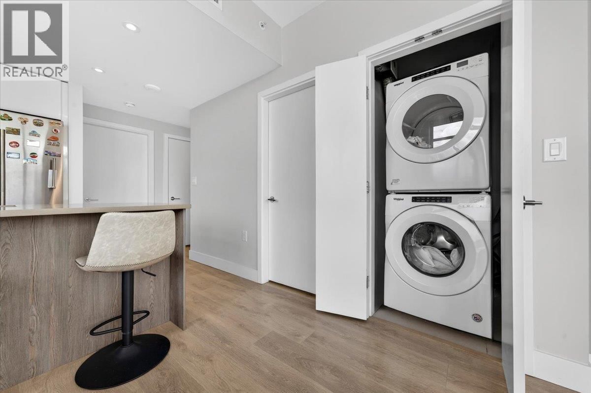 1403 - 3581 KENT AVENUE NORTH AVENUE Image 9