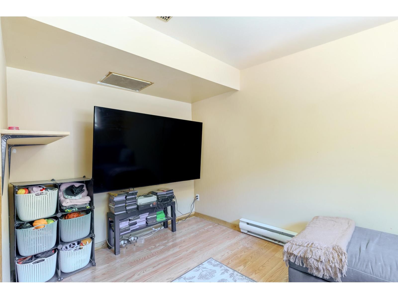 7655 WOODCOCK CRESCENT Image 16