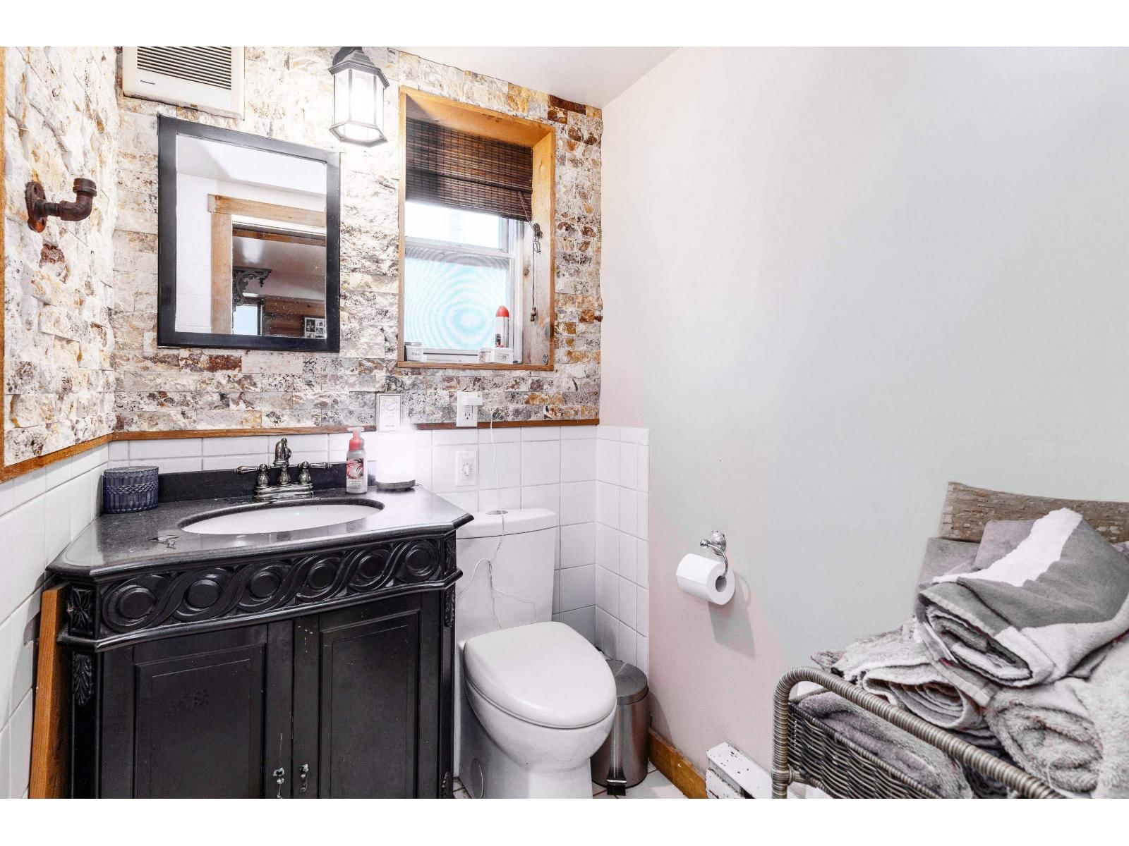 7655 WOODCOCK CRESCENT Image 24