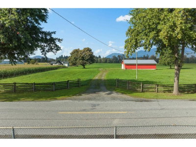 10125 REEVES Road | Chilliwack British Columbia | Slide Image Three