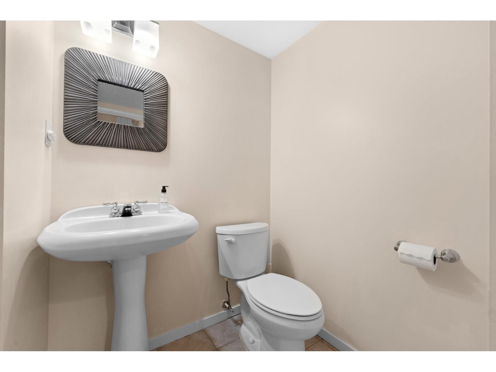 56 - 15968 82 AVENUE Image 11