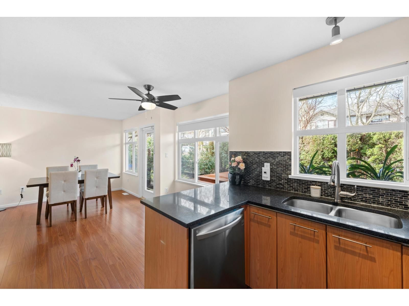 56 - 15968 82 AVENUE Image 15