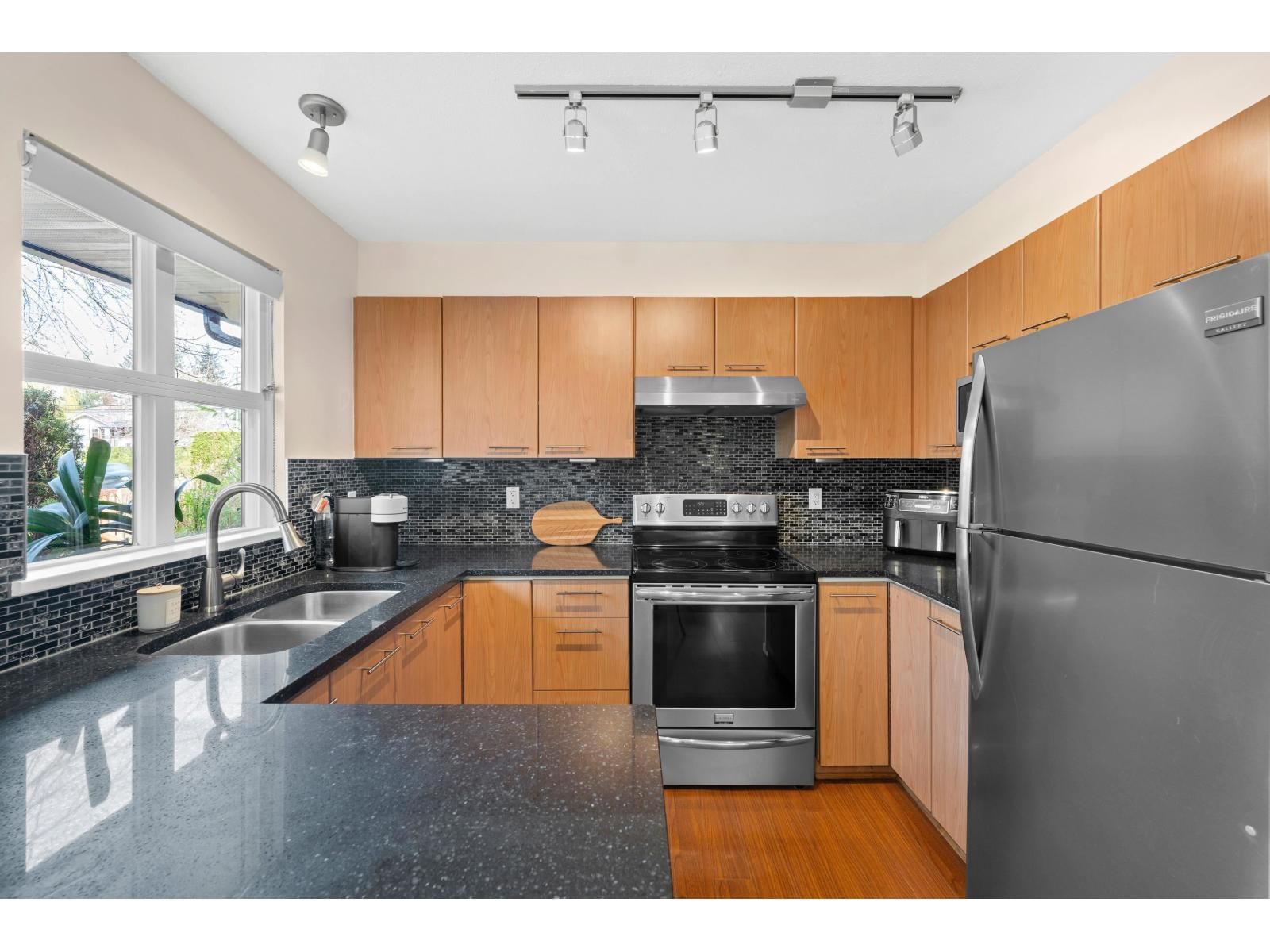 56 - 15968 82 AVENUE Image 17