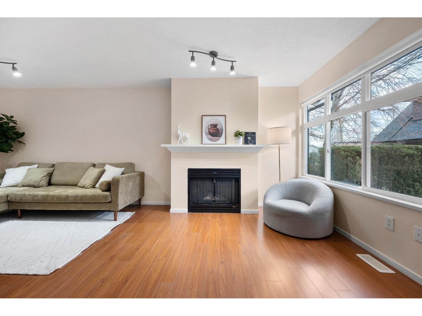 56 - 15968 82 AVENUE Image 8