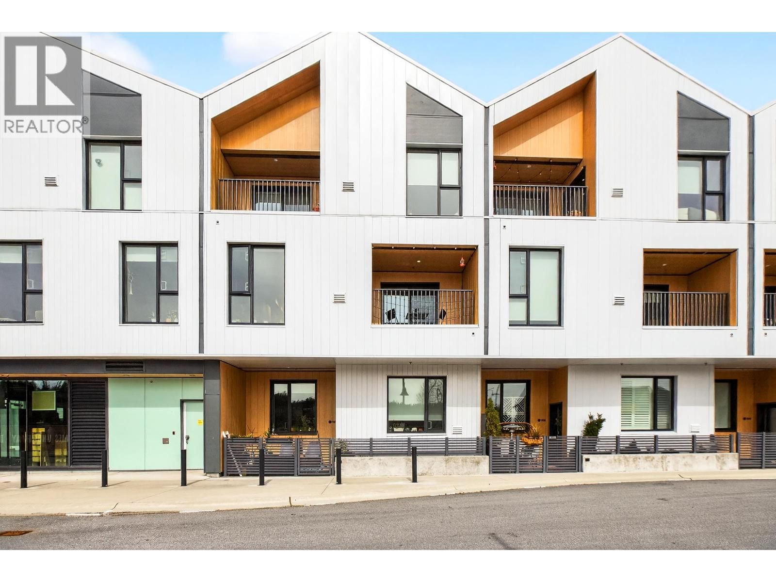 206 - 251 BOUNDARY BAY ROAD Image 2