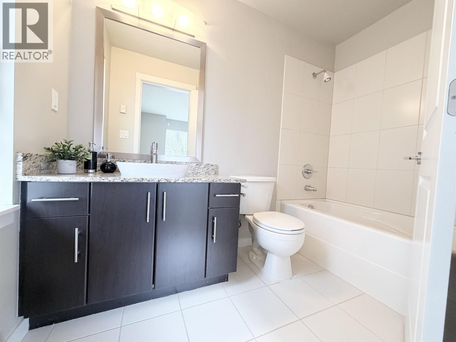 25 - 9551 FERNDALE ROAD Image 9