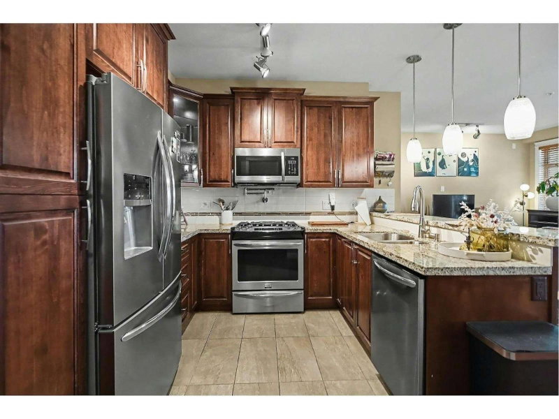 2860 TRETHEWEY Street Abbotsford British Columbia, V2T 0G5 - 2 Bedrooms Condo For Sale
