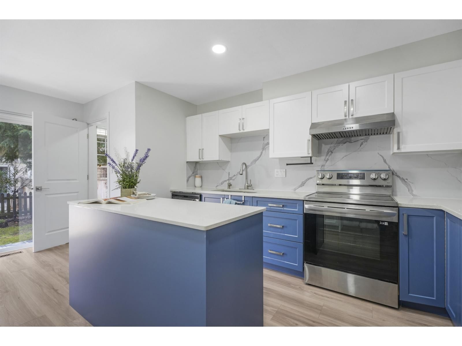 32 - 6533 121 STREET Image 1