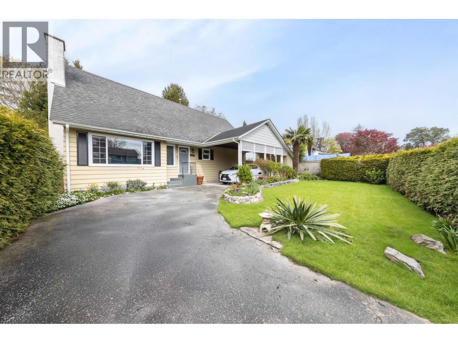 4713 46 AVENUE Image 2