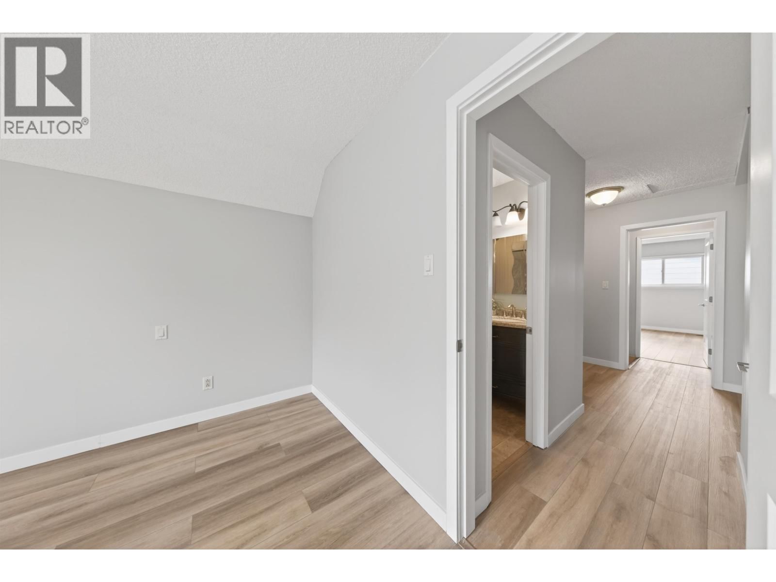 4713 46 AVENUE Image 28