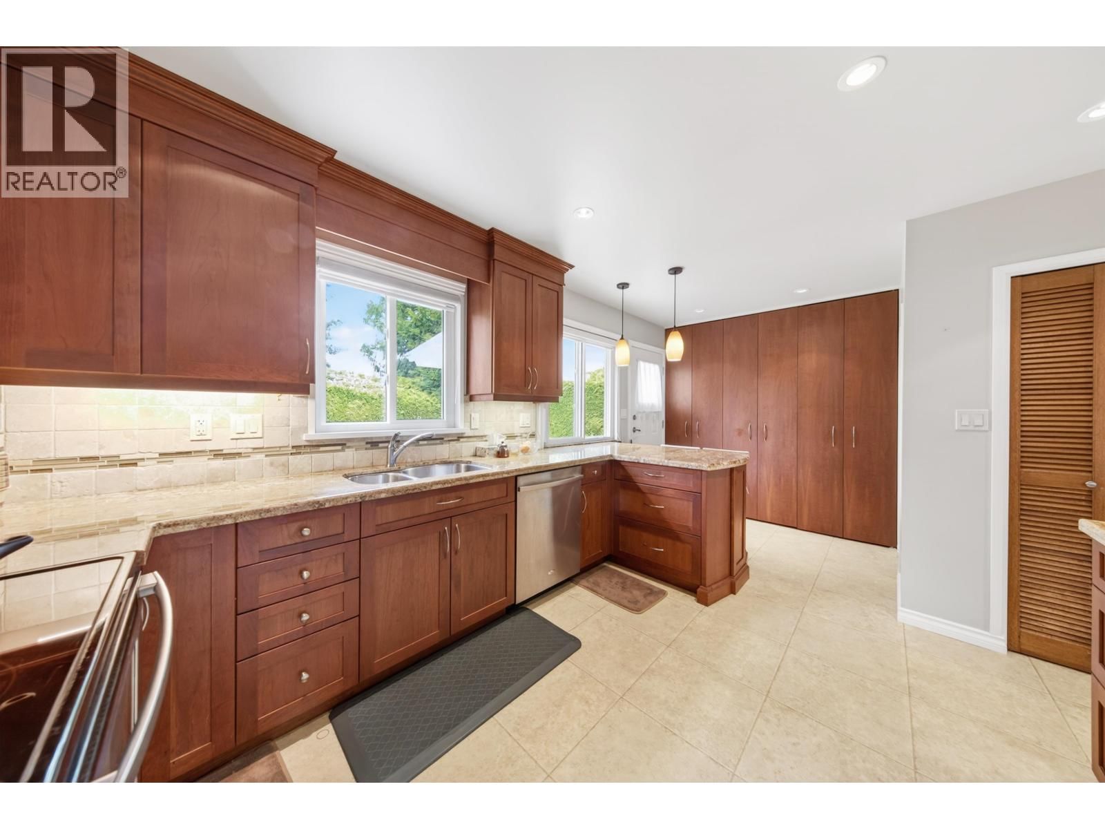 4713 46 AVENUE Image 4