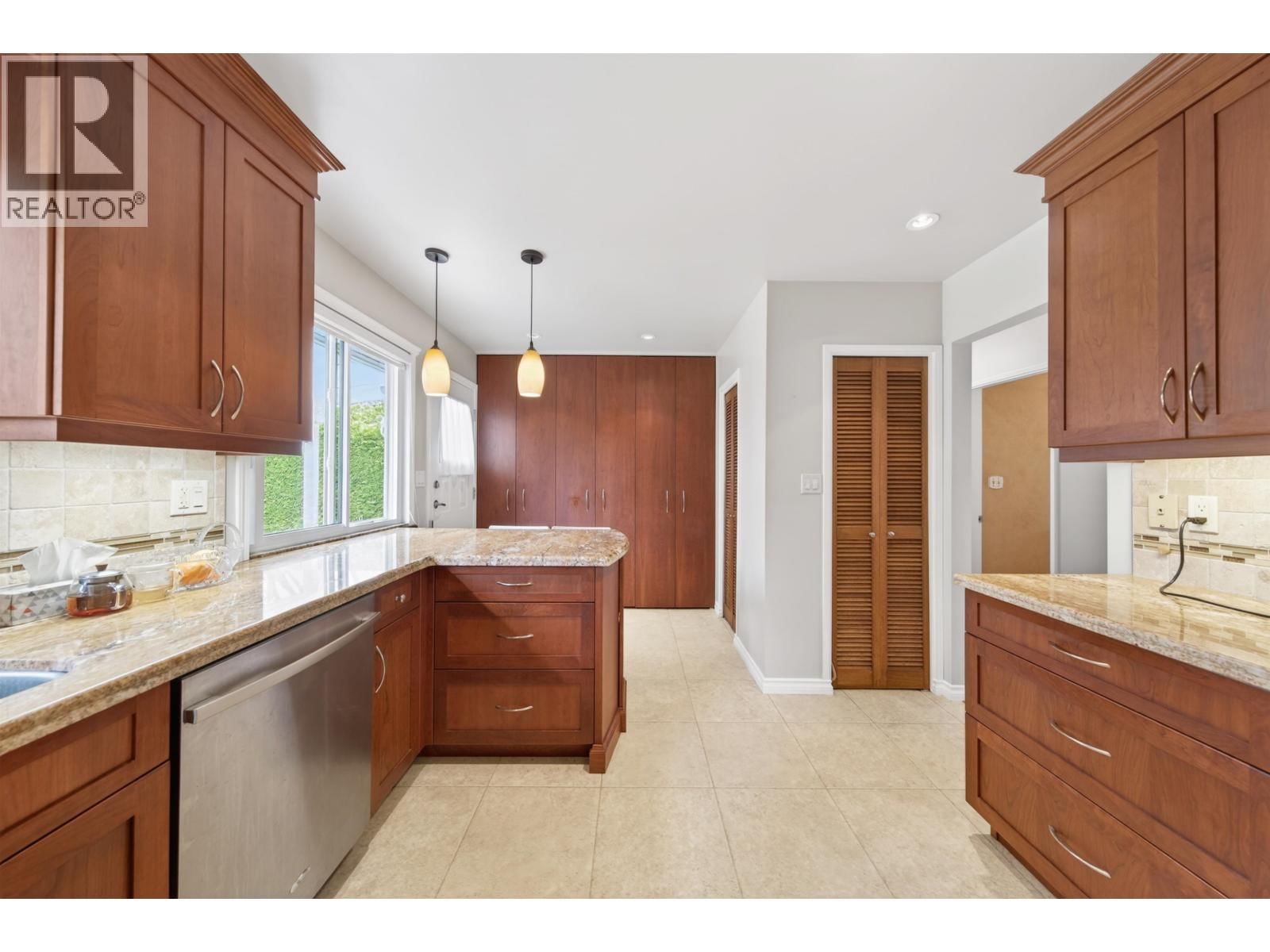 4713 46 AVENUE Image 5