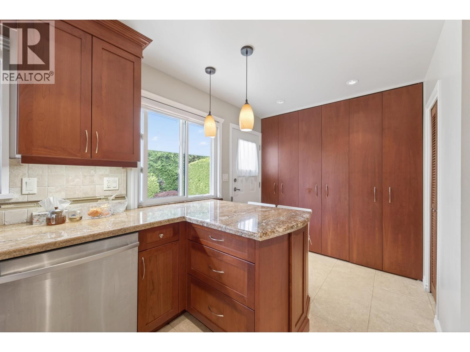 4713 46 AVENUE Image 6