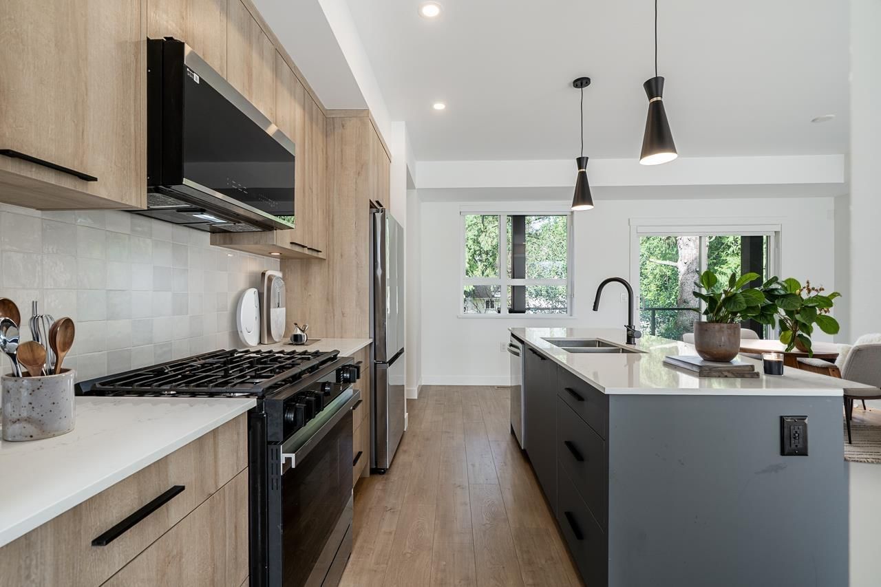 14 - 10527 155 STREET Image 11