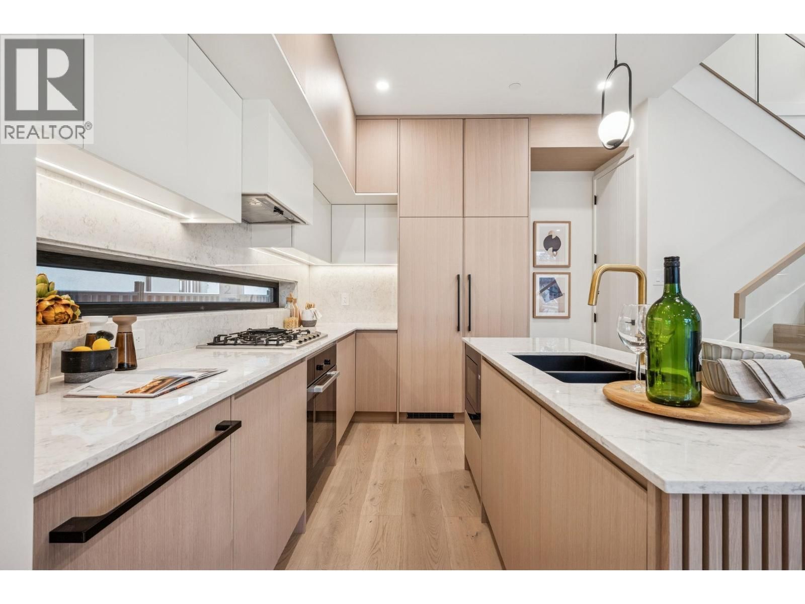 1 - 448 20 AVENUE Image 14