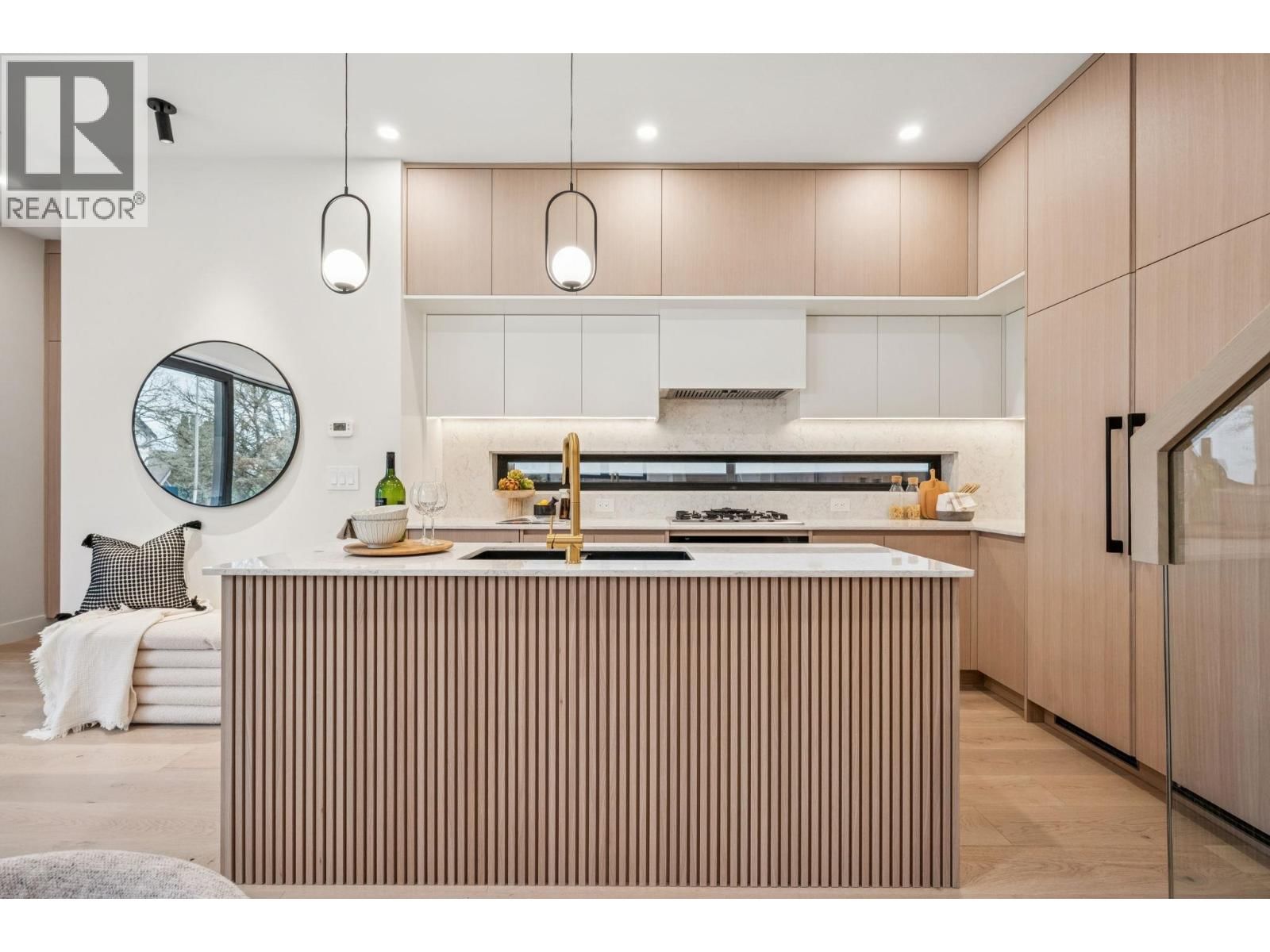 1 - 448 20 AVENUE Image 16