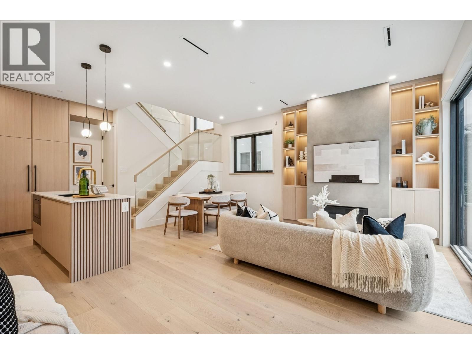 1 - 448 20 AVENUE Image 2