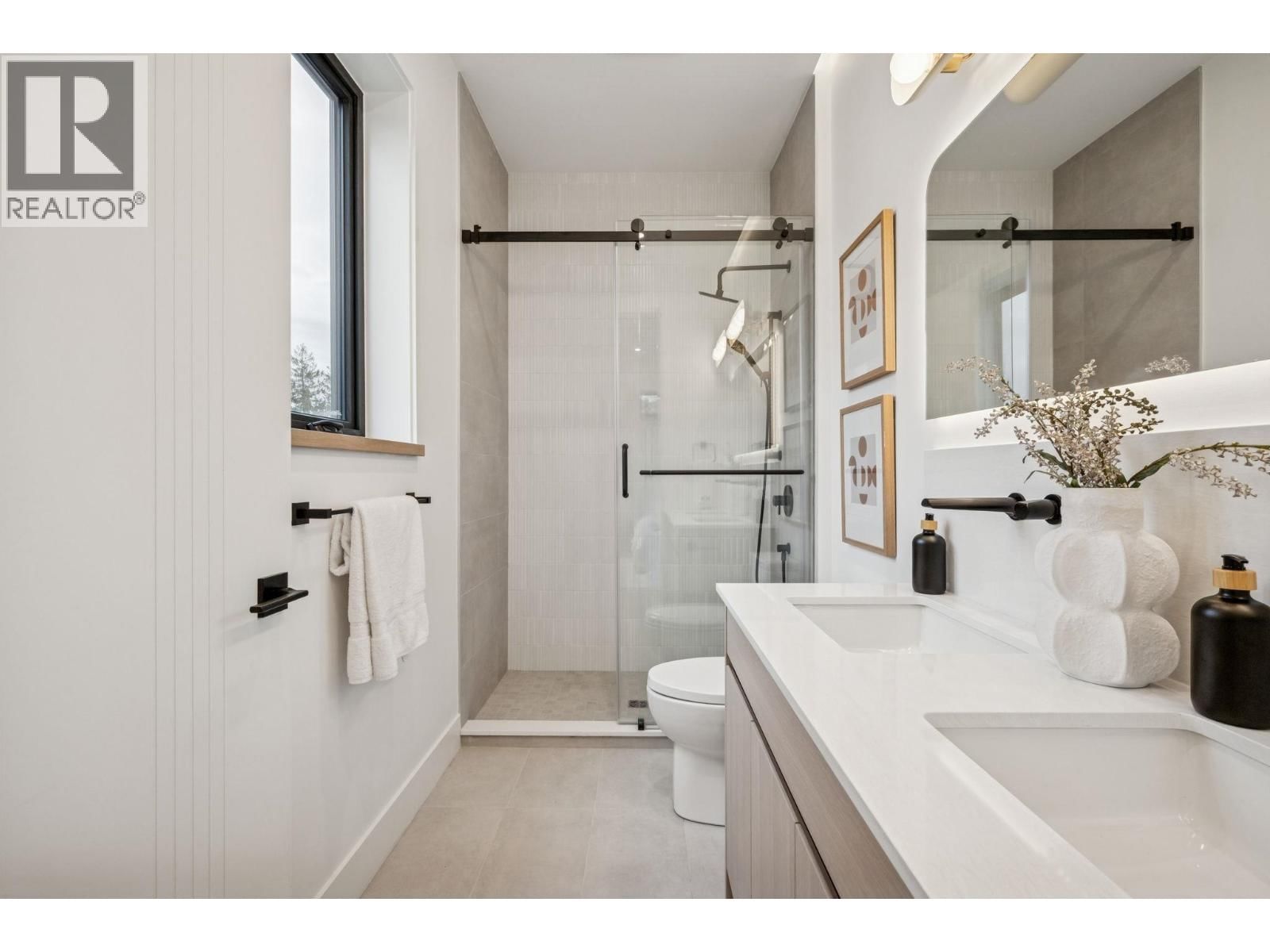 1 - 448 20 AVENUE Image 32