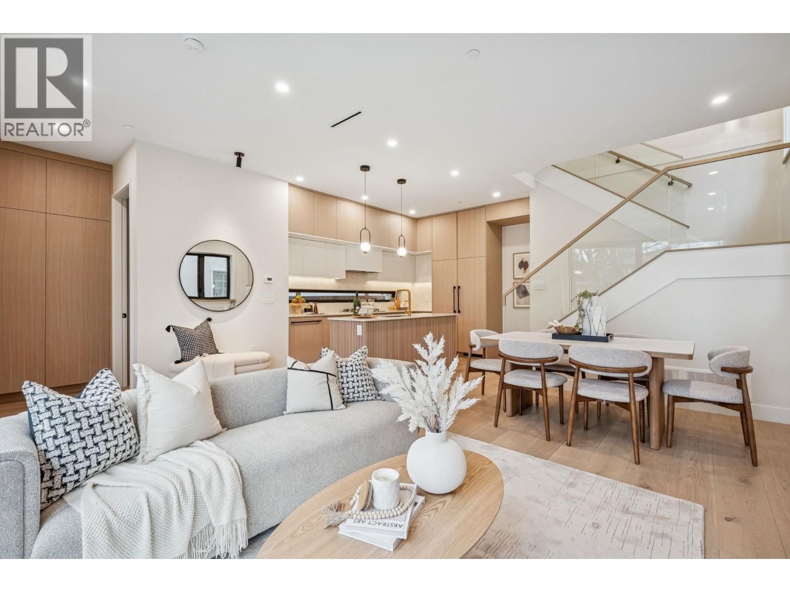 1 - 448 20 AVENUE Image 6