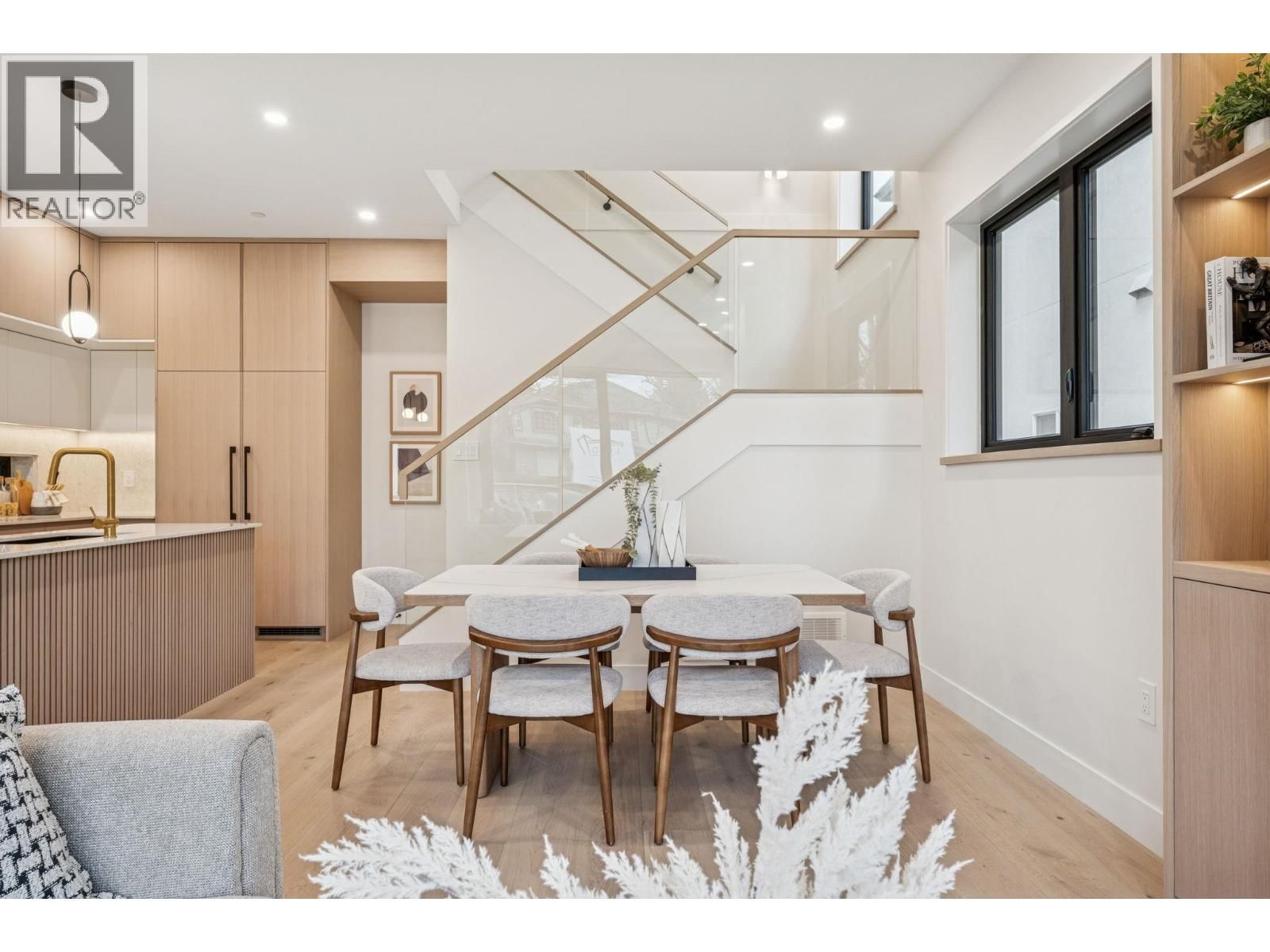 1 - 448 20 AVENUE Image 7